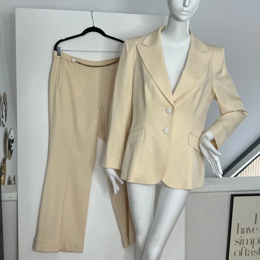 Escada Sz 40 Cream Virgin Wool Two Piece Pant Suit Structured Blazer